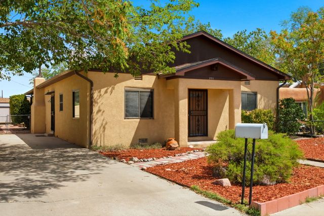 205 Natalie Avenue NW, Albuquerque, NM 87107