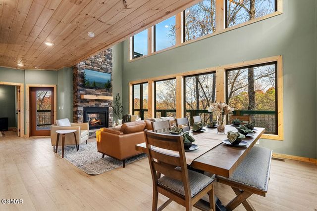 1857 Beach Front Drive, Sevierville, TN 37876