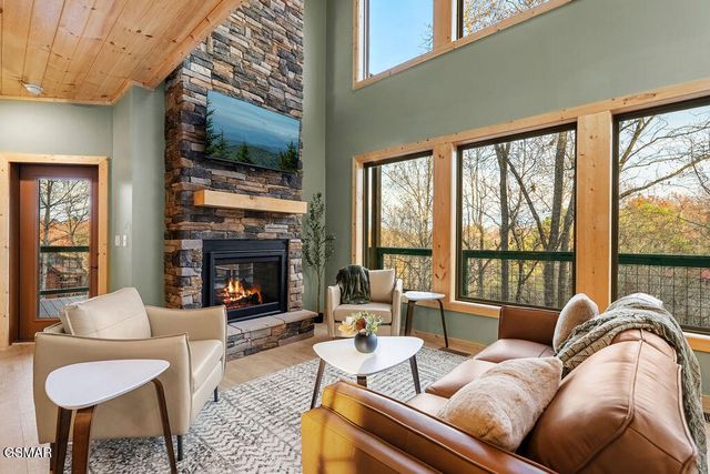 1857 Beach Front Drive, Sevierville, TN 37876