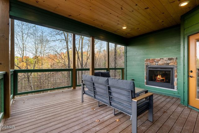 1857 Beach Front Drive, Sevierville, TN 37876