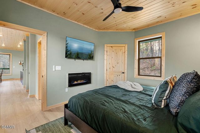 1857 Beach Front Drive, Sevierville, TN 37876