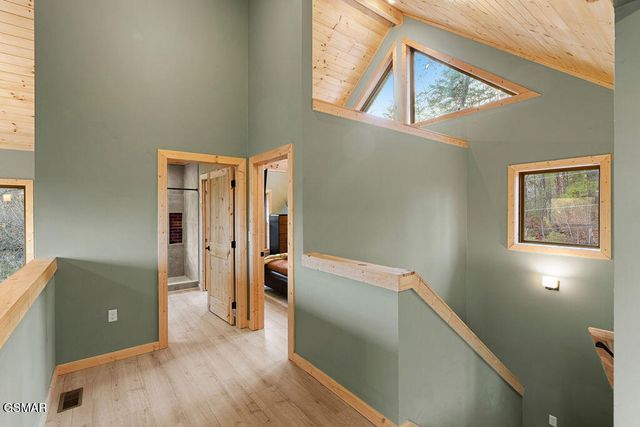 1857 Beach Front Drive, Sevierville, TN 37876