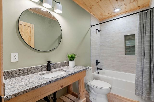 1857 Beach Front Drive, Sevierville, TN 37876