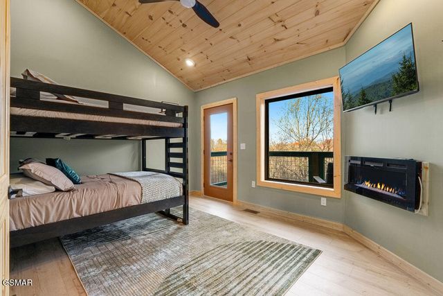 1857 Beach Front Drive, Sevierville, TN 37876