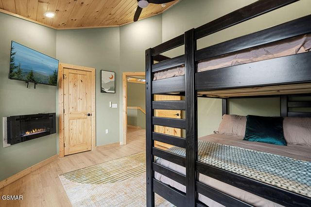 1857 Beach Front Drive, Sevierville, TN 37876