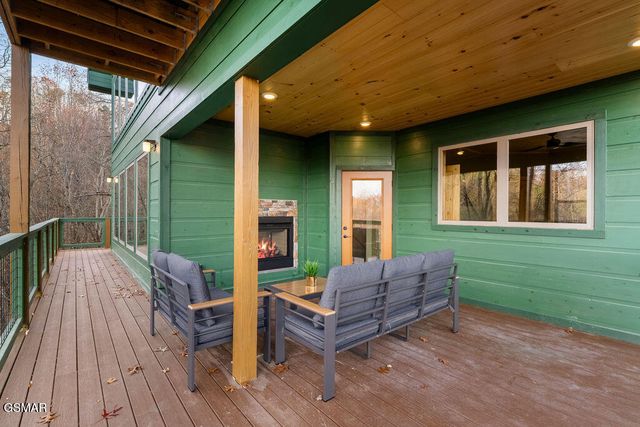 1857 Beach Front Drive, Sevierville, TN 37876