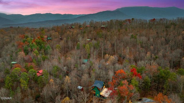 1857 Beach Front Drive, Sevierville, TN 37876