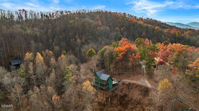 1857 Beach Front Drive, Sevierville, TN 37876