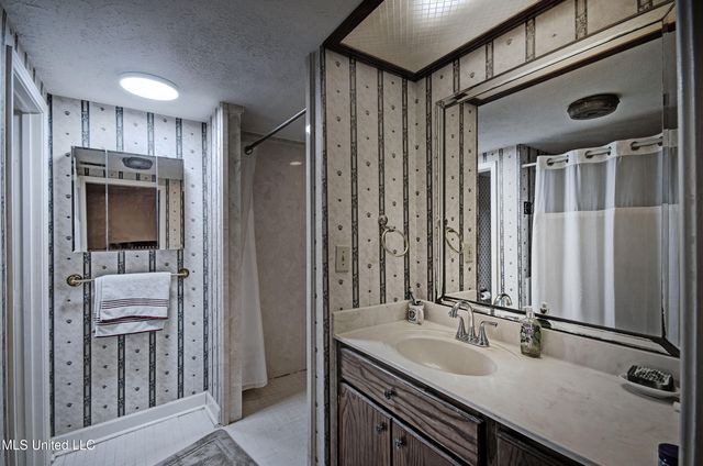 75 Pine Cove, Brandon, MS 39042