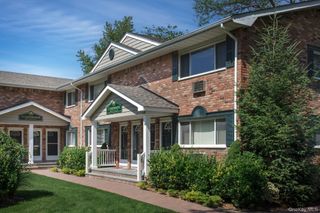 725 Greenbriar Drive ED16, Bohemia, NY 11716