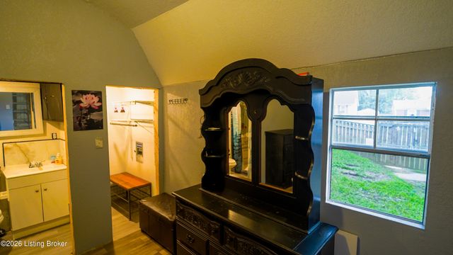 3319 Farnsley Rd, Louisville, KY 40216