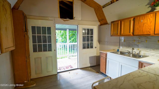 3319 Farnsley Rd, Louisville, KY 40216