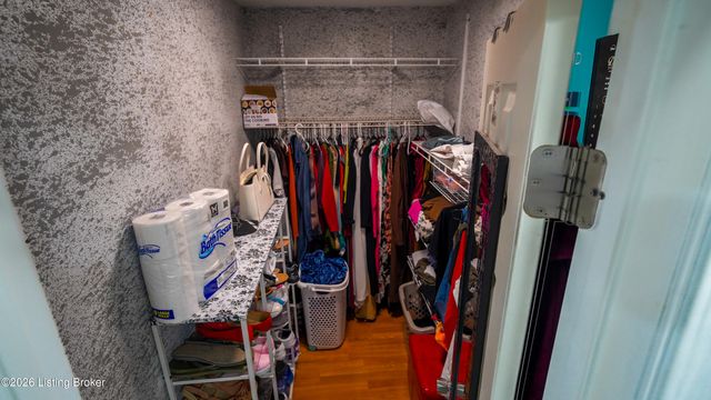 3319 Farnsley Rd, Louisville, KY 40216