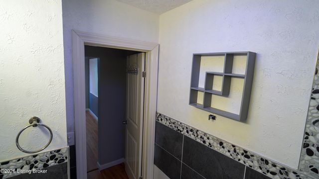 3319 Farnsley Rd, Louisville, KY 40216
