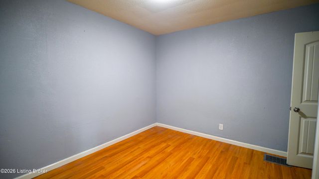3319 Farnsley Rd, Louisville, KY 40216