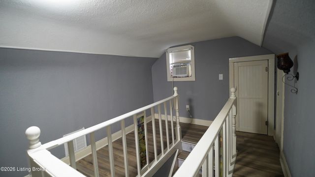 3319 Farnsley Rd, Louisville, KY 40216