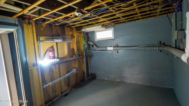 3319 Farnsley Rd, Louisville, KY 40216