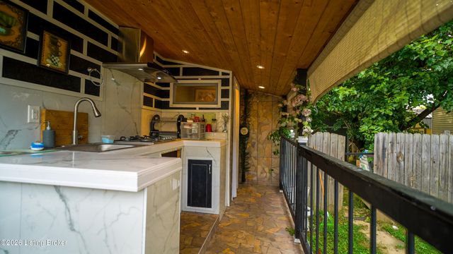 3319 Farnsley Rd, Louisville, KY 40216