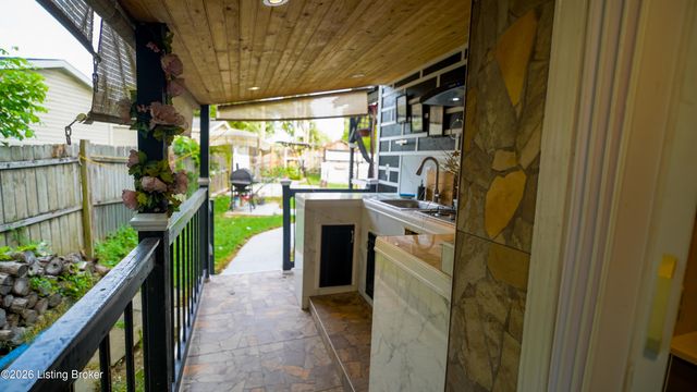 3319 Farnsley Rd, Louisville, KY 40216
