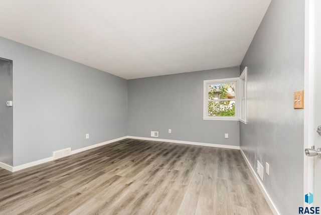 1105 S Tabbert Cir Circle, Sioux Falls, SD 57103