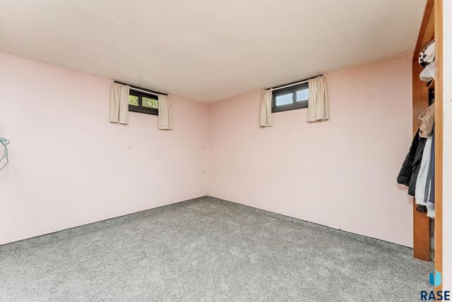 1105 S Tabbert Cir Circle, Sioux Falls, SD 57103