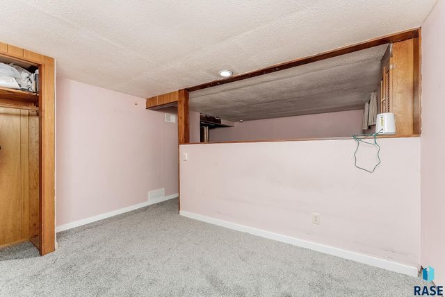 1105 S Tabbert Cir Circle, Sioux Falls, SD 57103