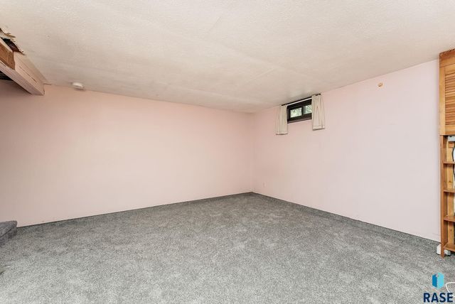 1105 S Tabbert Cir Circle, Sioux Falls, SD 57103