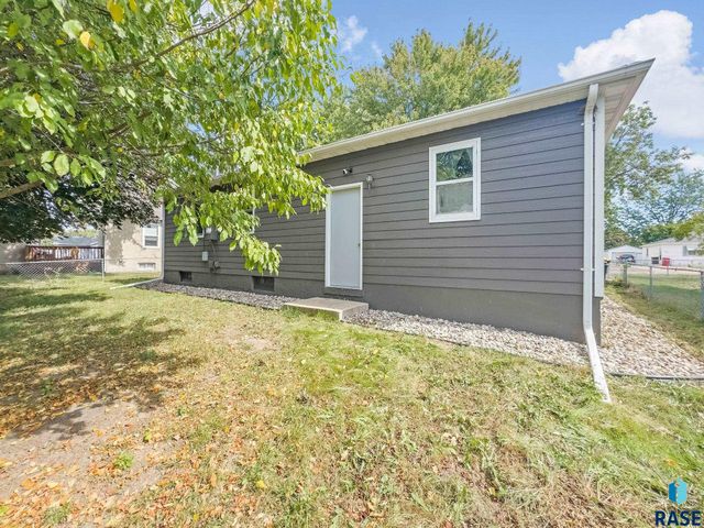 1105 S Tabbert Cir Circle, Sioux Falls, SD 57103