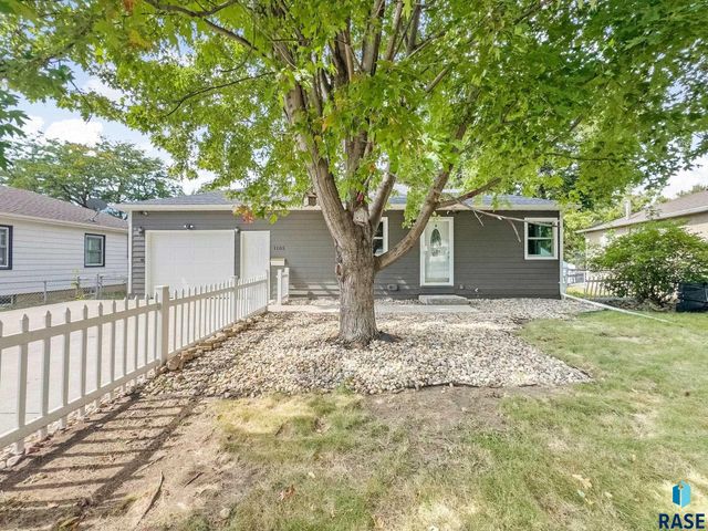 1105 S Tabbert Cir Circle, Sioux Falls, SD 57103
