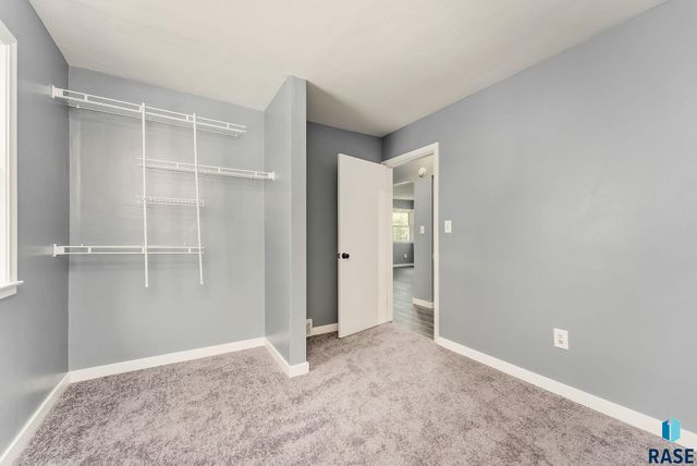 1105 S Tabbert Cir Circle, Sioux Falls, SD 57103