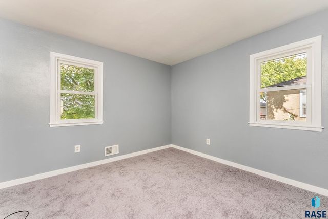 1105 S Tabbert Cir Circle, Sioux Falls, SD 57103