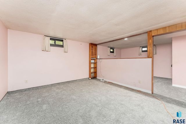 1105 S Tabbert Cir Circle, Sioux Falls, SD 57103