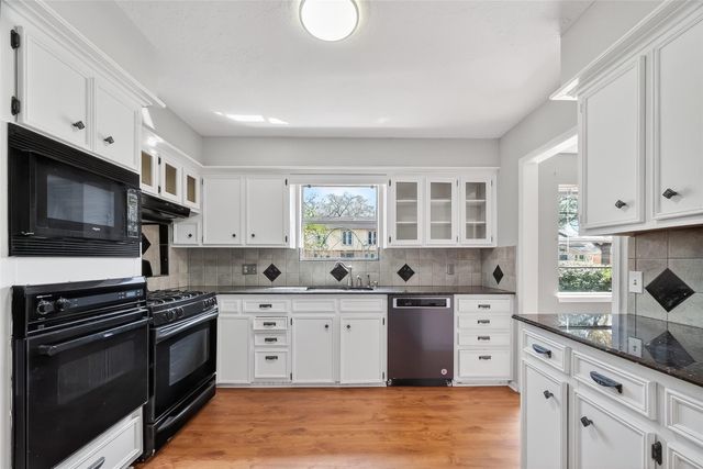 1002 Parkstead Drive, Seabrook, TX 77586