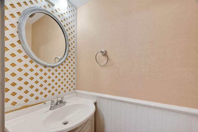 1002 Parkstead Drive, Seabrook, TX 77586