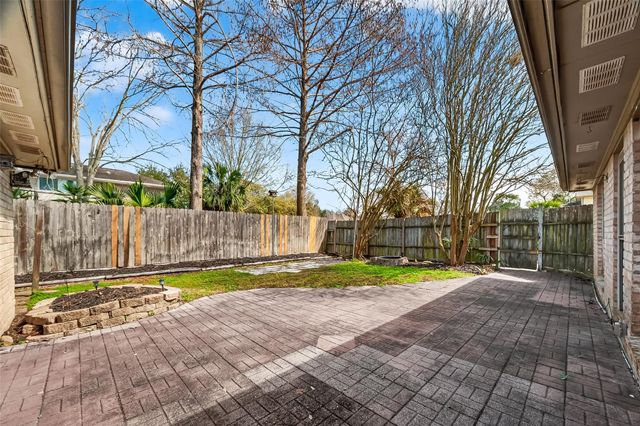 1002 Parkstead Drive, Seabrook, TX 77586