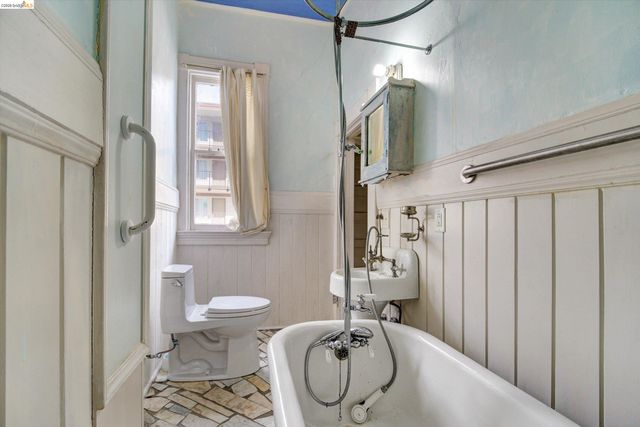 2009 Berkeley Way, Berkeley, CA 94704