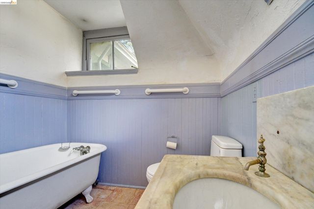 2009 Berkeley Way, Berkeley, CA 94704