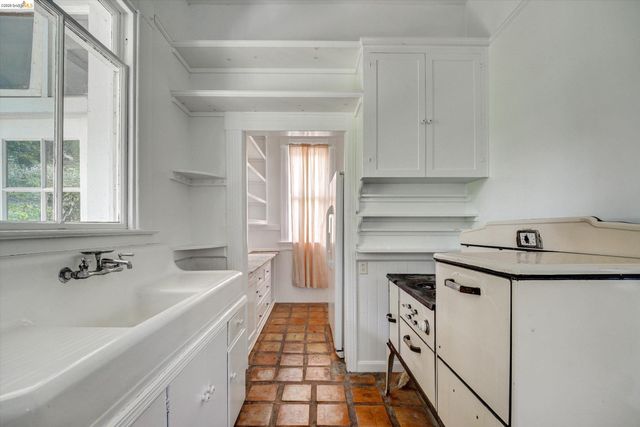 2009 Berkeley Way, Berkeley, CA 94704