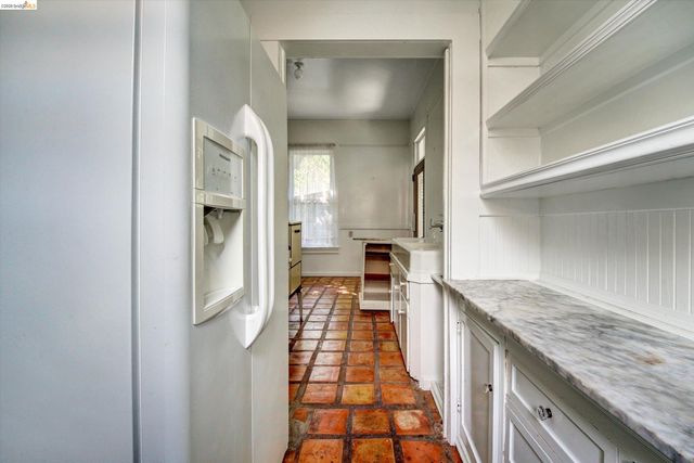 2009 Berkeley Way, Berkeley, CA 94704