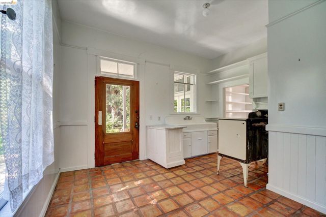 2009 Berkeley Way, Berkeley, CA 94704
