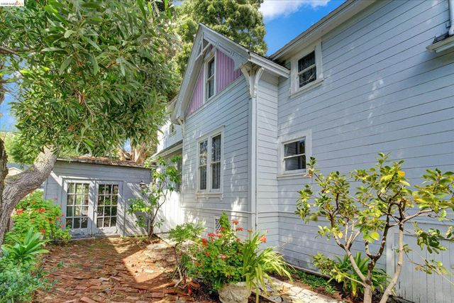 2009 Berkeley Way, Berkeley, CA 94704