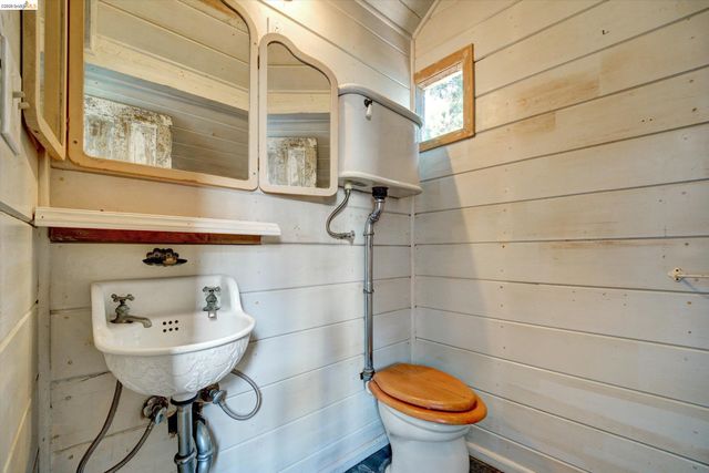 2009 Berkeley Way, Berkeley, CA 94704