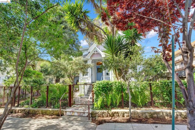 2009 Berkeley Way, Berkeley, CA 94704