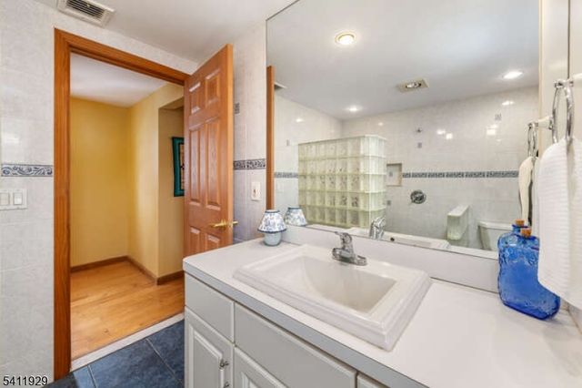 32 Clayton Rd, West Milford Twp., NJ 07421