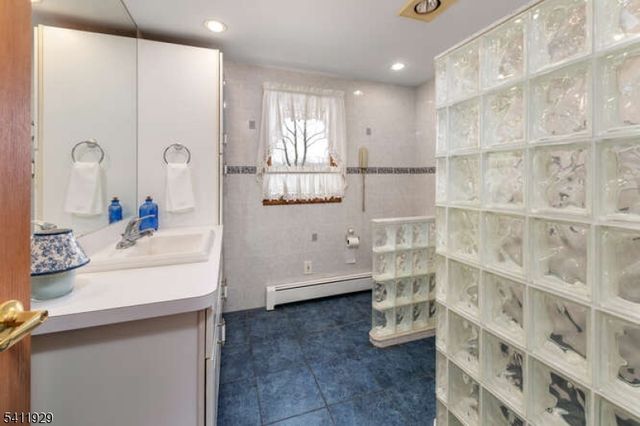 32 Clayton Rd, West Milford Twp., NJ 07421