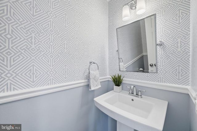 2304 LOCUST RIDGE CT, Falls Church, VA 22046