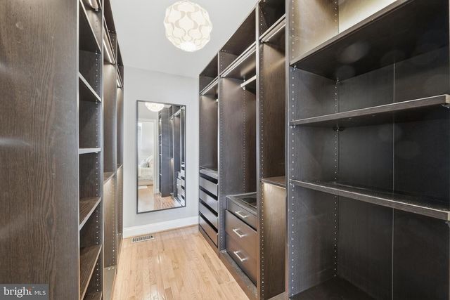 2304 LOCUST RIDGE CT, Falls Church, VA 22046