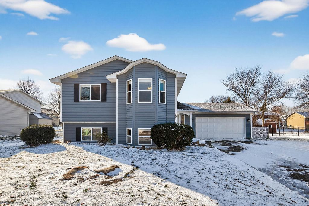 7017 Setzler Parkway, Brooklyn Park, MN 55445