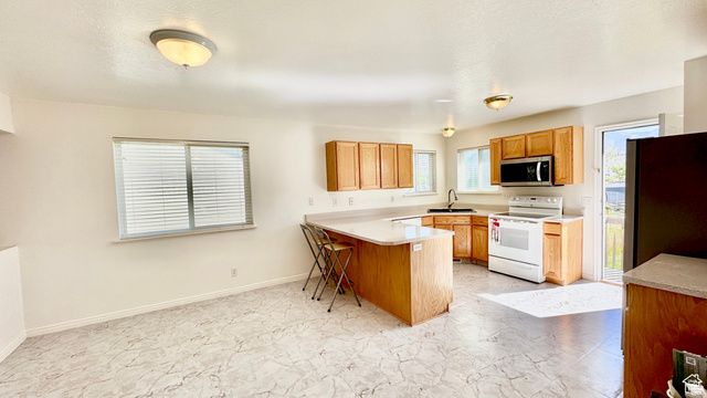 241 SUNSTONE CIR, Logan, UT 84321