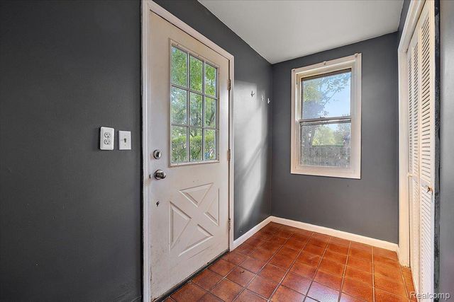 1020 Charest Avenue, Waterford Charter Township, MI 48327